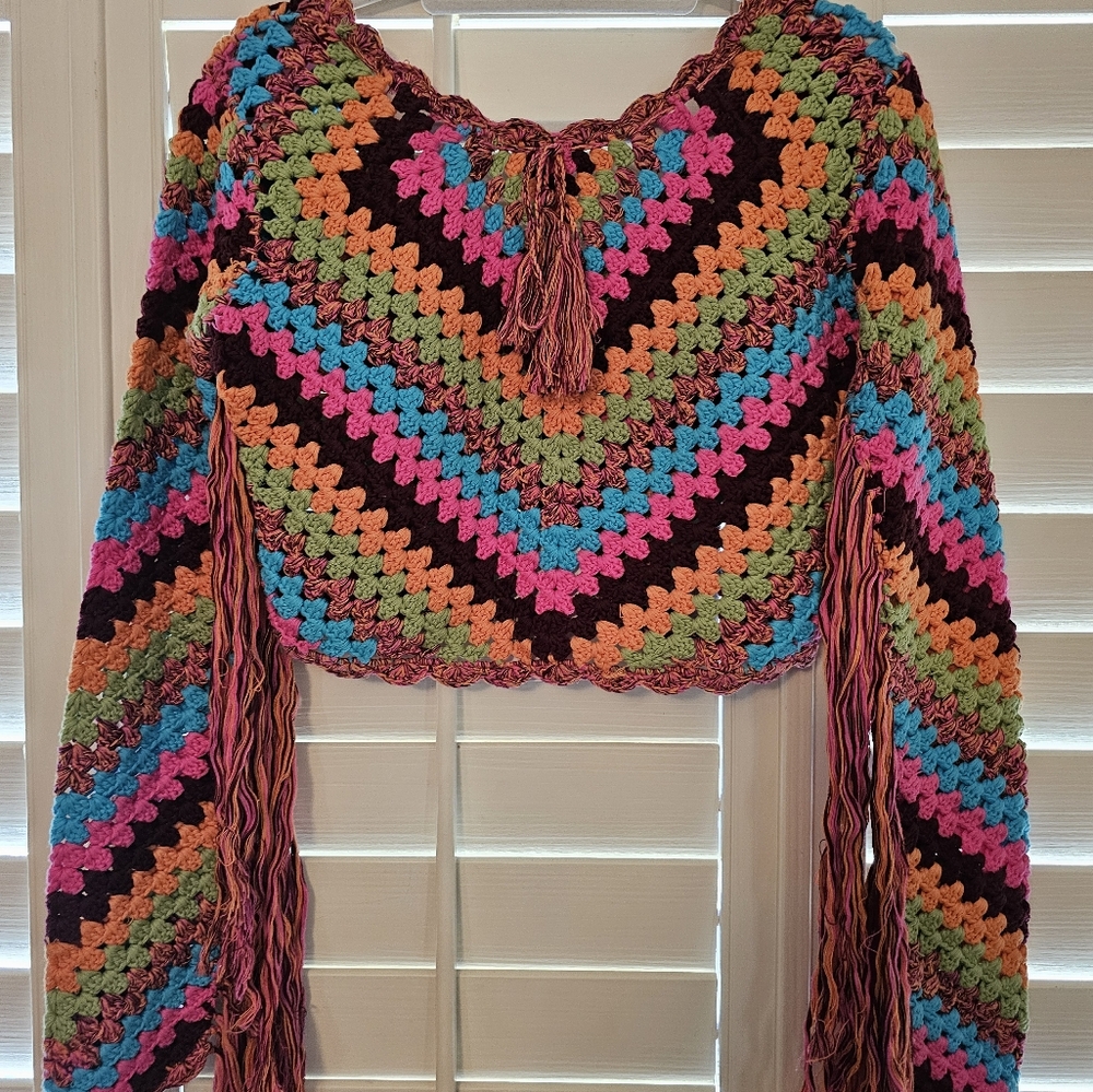 VINTAGE SPELL & THE GYPSY COLLECTIVE Joni Crochet Long Sleeve Fringe TopπβοΈπ - Picture 4 of 17